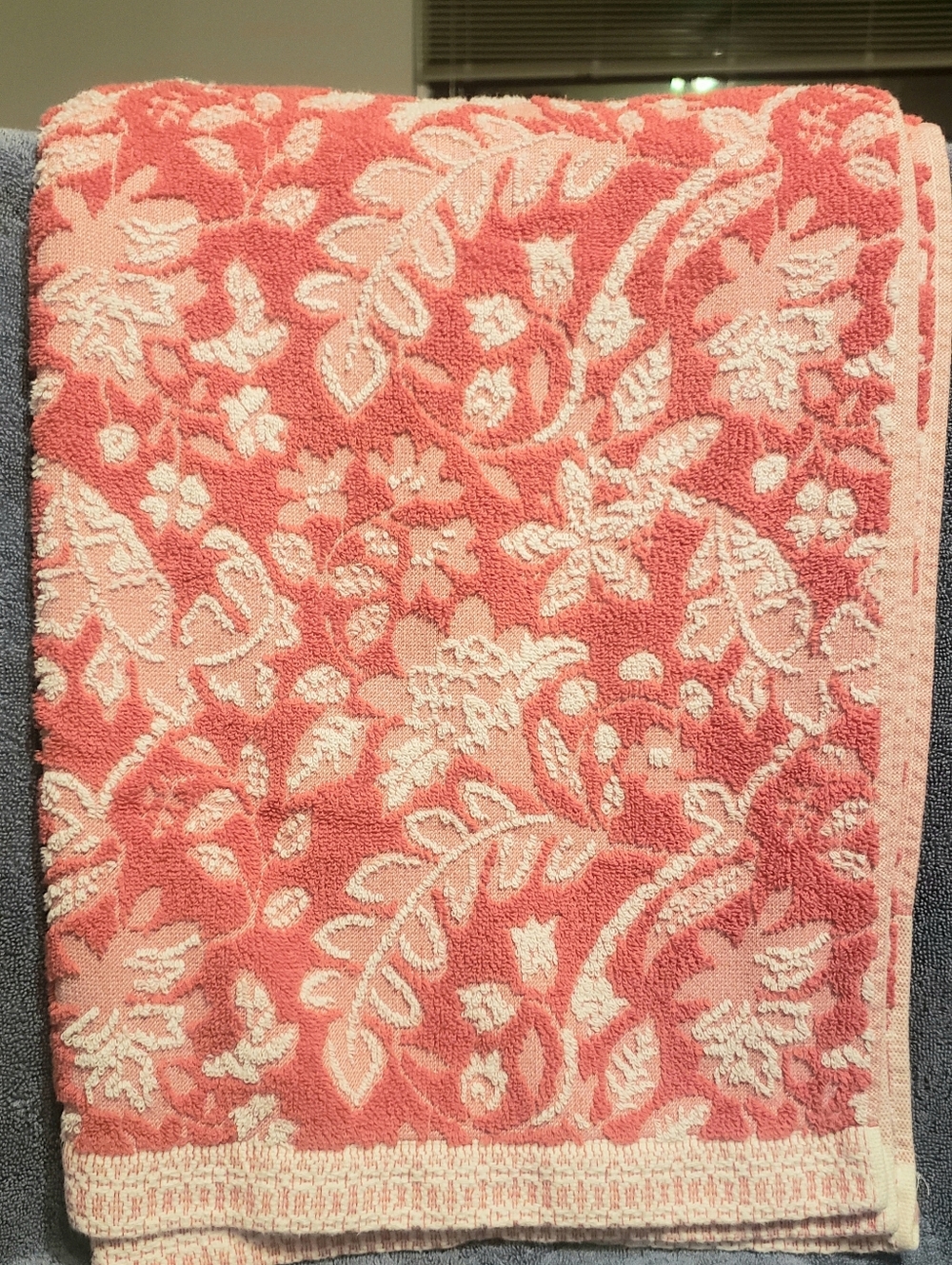 World Market Sophia Bath Towel Cotton Coral  Carved Floral Portugal 28"×52"